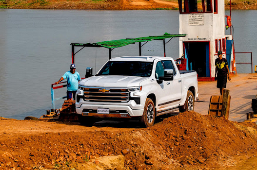 Nova Chevrolet Silverado 2024: vídeo-avaliação off-road no Pantanal